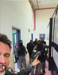 İsrail'in esirlere skandal muamelesi ortaya çıktı! Gazze'de rehine takası yapıldı - 2. Resim