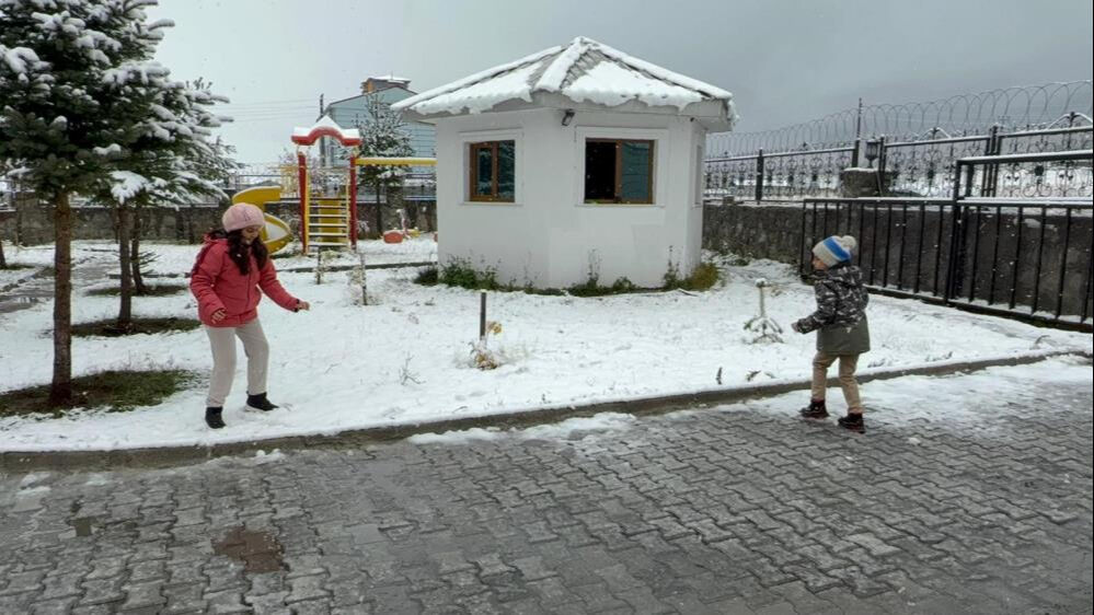 Kars'a mevsimin ilk karı yağdı! Sarıkamış beyaza büründü - 1. Resim