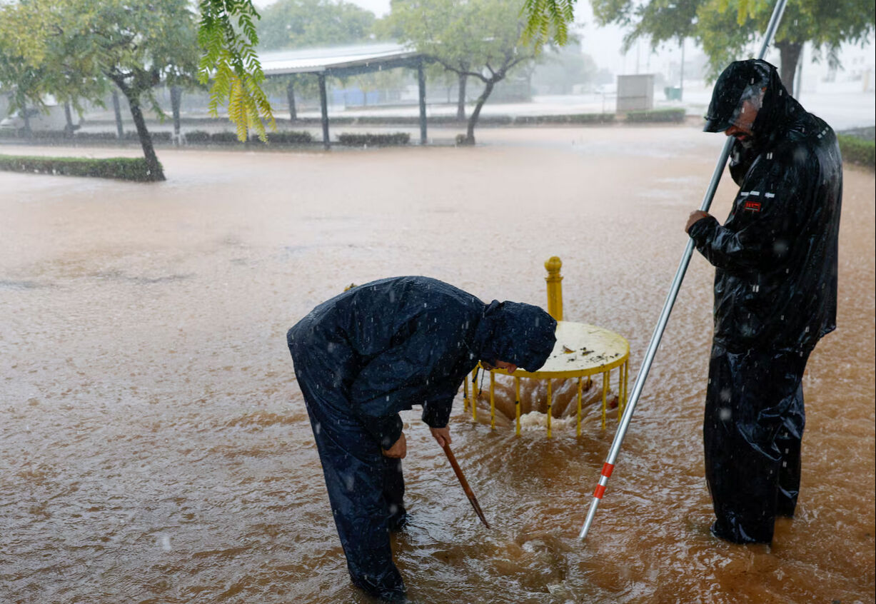 Lüks arabalar sele kapıldı! İspanya’yı vuran fırtına ülkeyi felç etti - 3. Resim