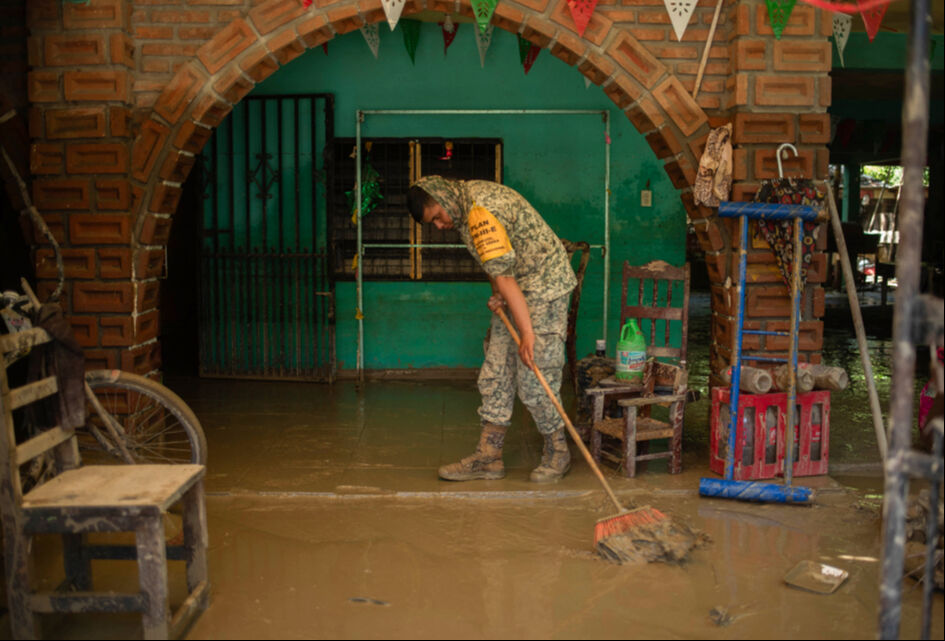 Meksika sele teslim! Evler suların altında kaldı, bilanço ağırlaşıyor - 3. Resim