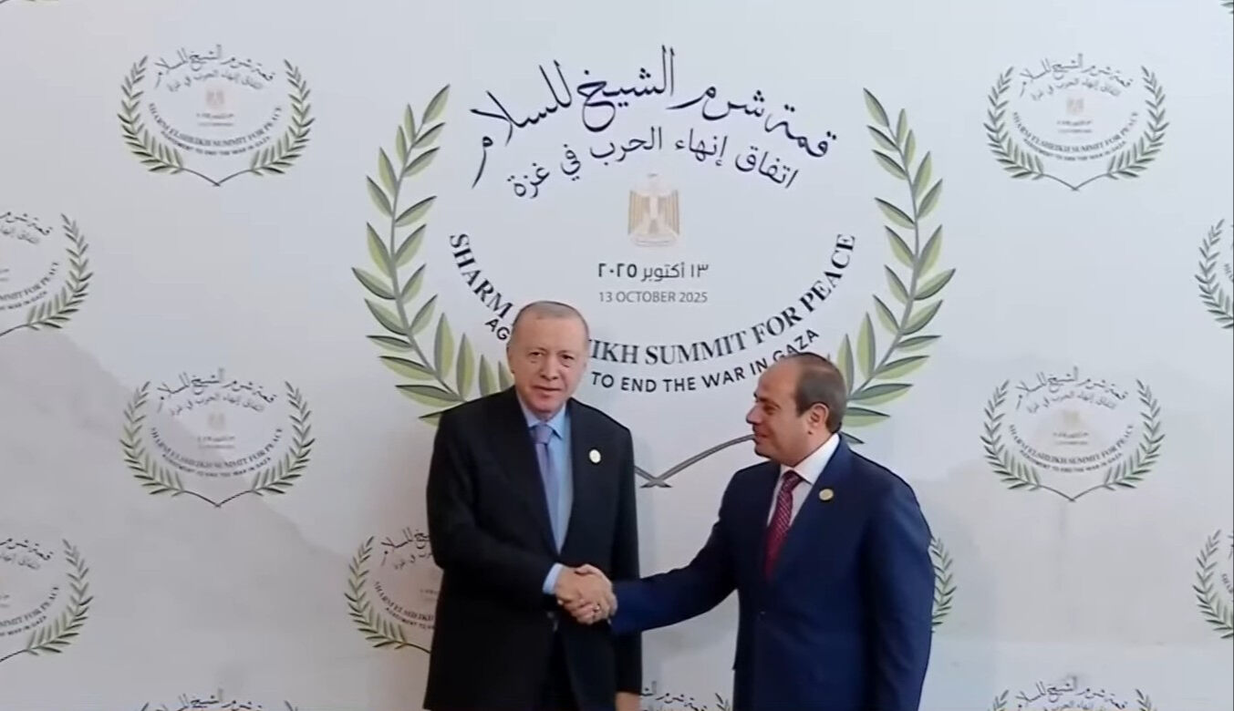 Mısır'da Gazze zirvesi... Sisi, Cumhurbaşkanı Erdoğan'ı kapıda karşıladı - 1. Resim