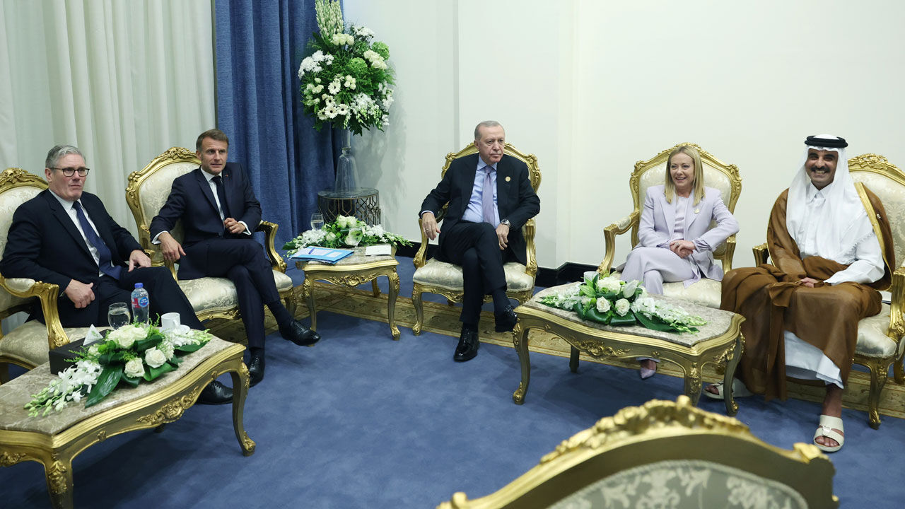Mısır'da Gazze zirvesi... Sisi, Cumhurbaşkanı Erdoğan'ı kapıda karşıladı - 6. Resim