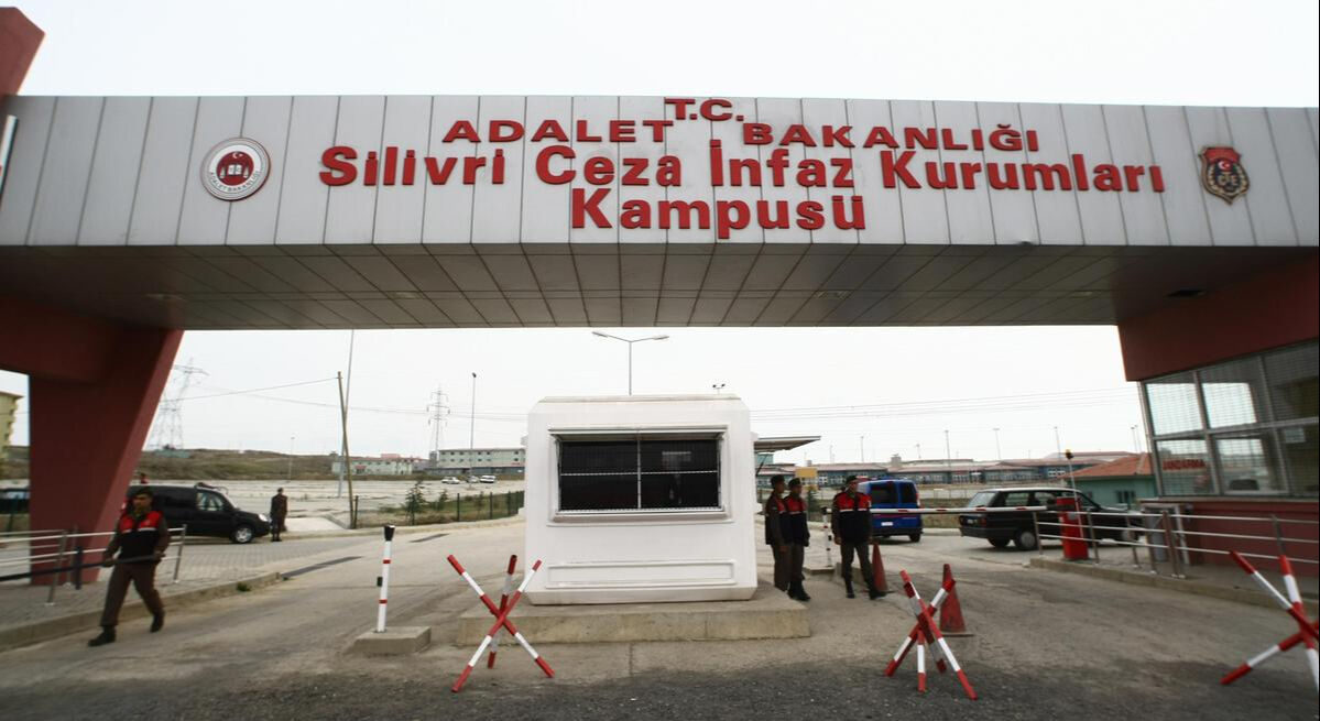 Sosyal medyada cezaevi menüsü tartışması! Fırında tavuk baget, çiğ köfte... - 1. Resim