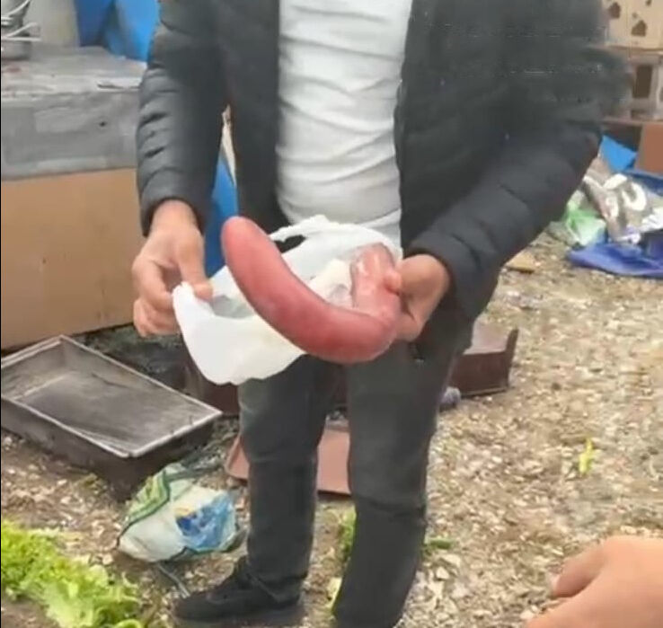 Stat çevresinde ele geçirildi, faciadan dönüldü! Taraftarlara satılacak ürünler mide bulandırdı - 2. Resim