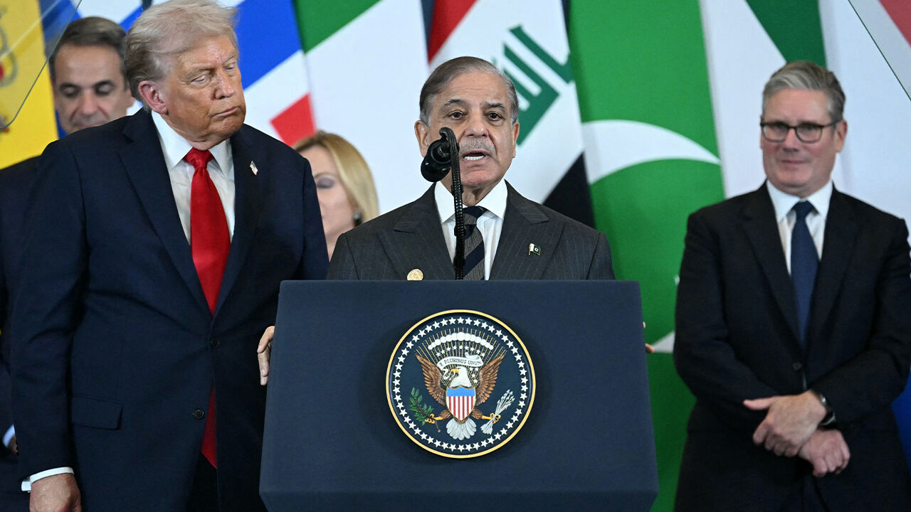 Trump, sahneyi sadece Şahbaz'a verdi! ABD Başkanını göklere çıkardı, sözleri gündem oldu - 2. Resim