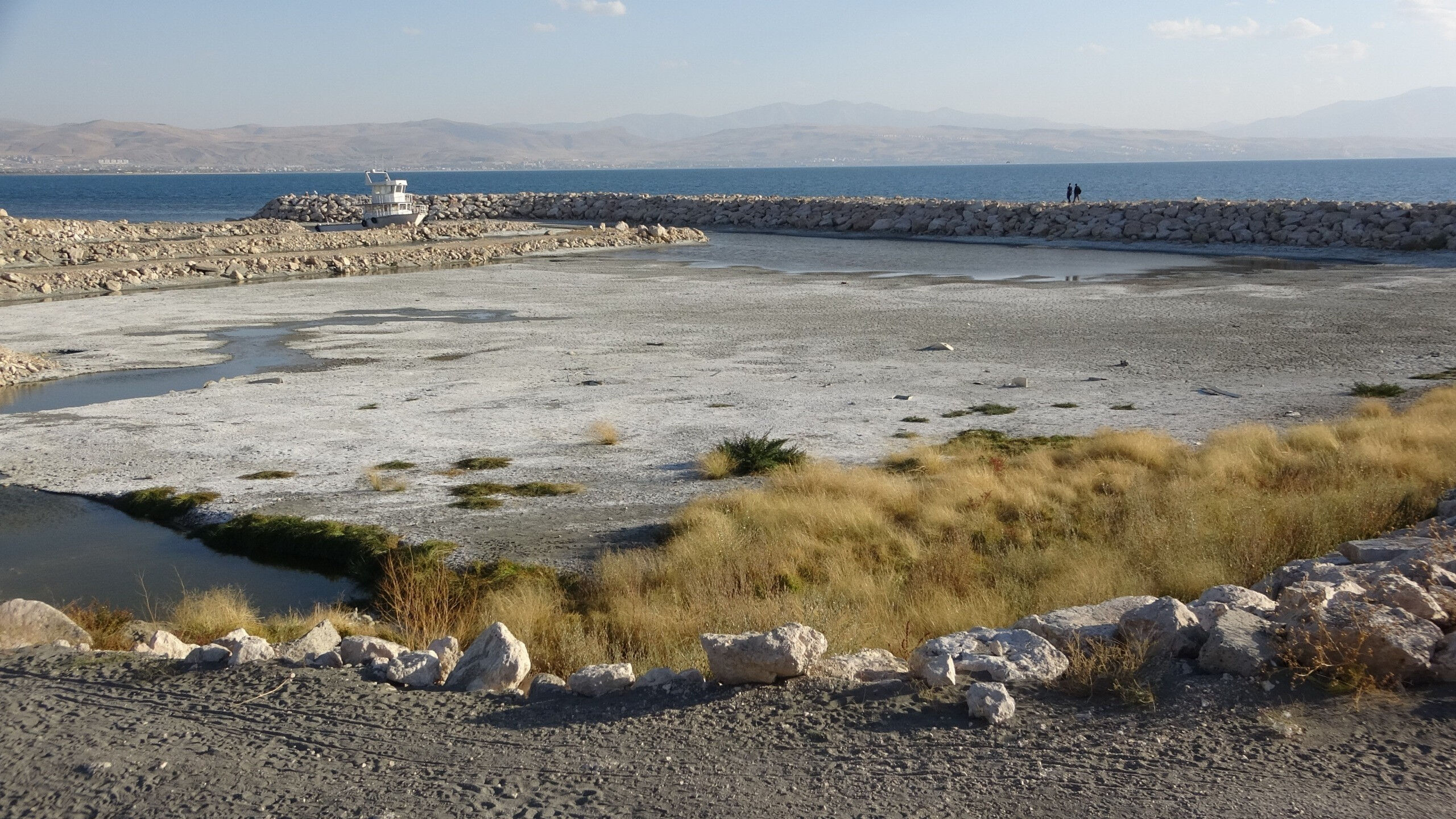 Van Gölü haritası değişiyor! Kuraklık vurdukça vurdu, su 3 kilometre kadar çekildi - 1. Resim