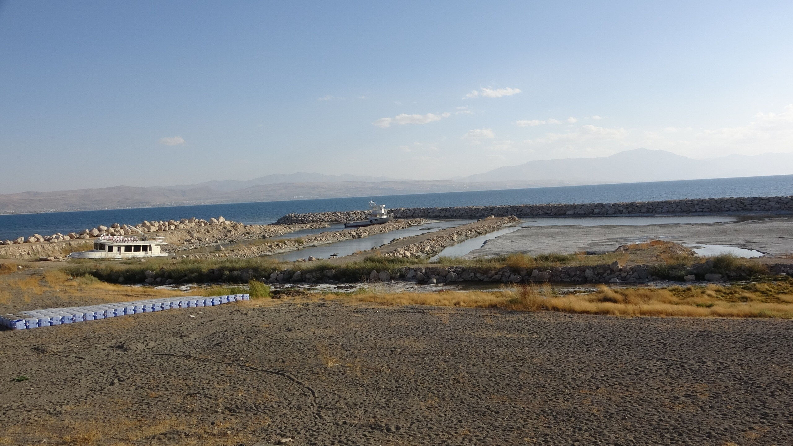 Van Gölü haritası değişiyor! Kuraklık vurdukça vurdu, su 3 kilometre kadar çekildi - 2. Resim