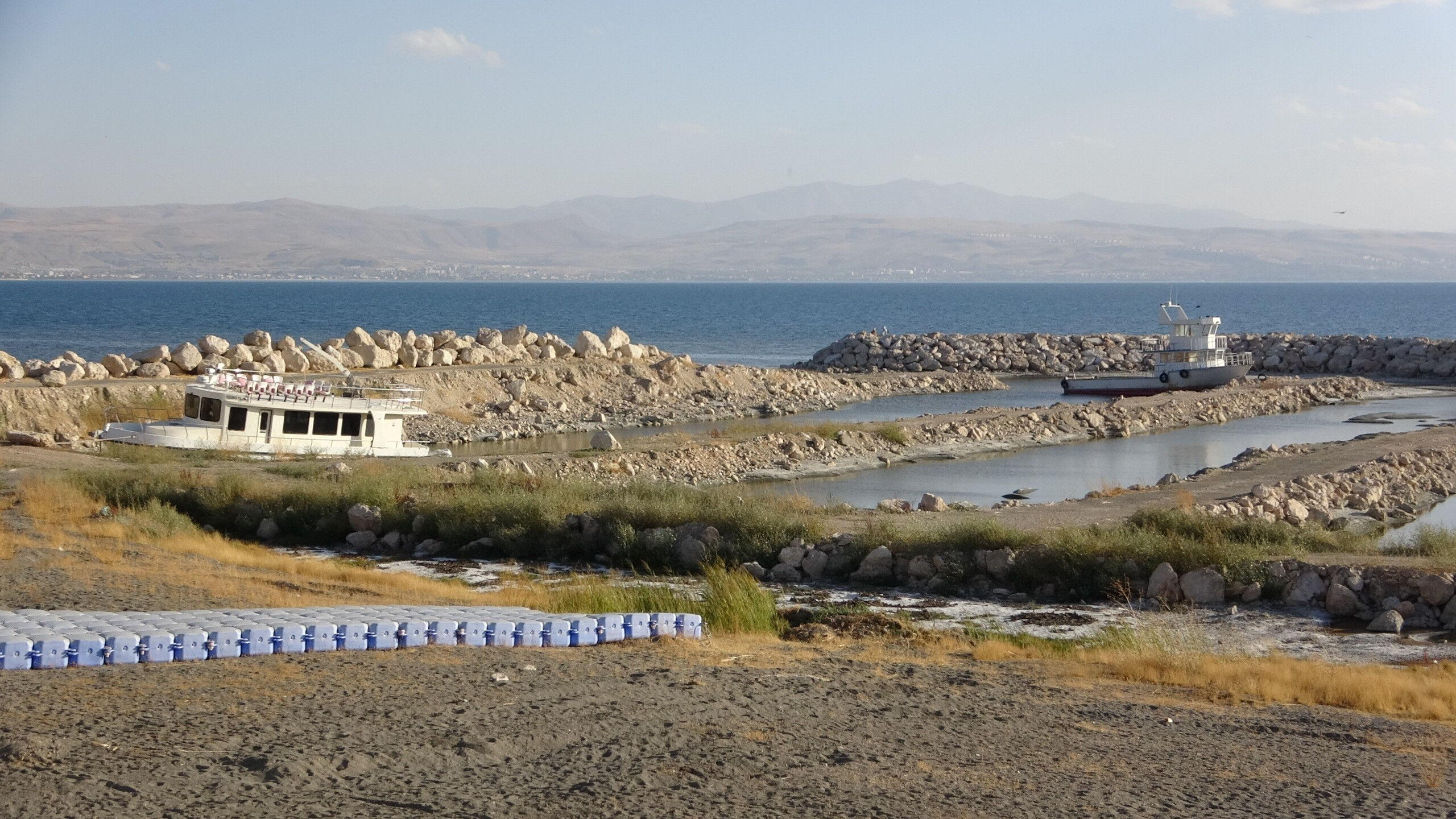Van Gölü haritası değişiyor! Kuraklık vurdukça vurdu, su 3 kilometre kadar çekildi - 4. Resim