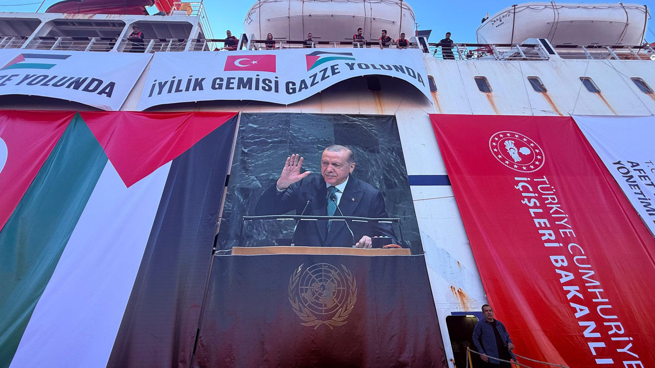 17. İyilik Gemisi Mersin'den uğurlandı! Bakan Yerlikaya: Gazze yeniden ayağa kalkacak - 2. Resim