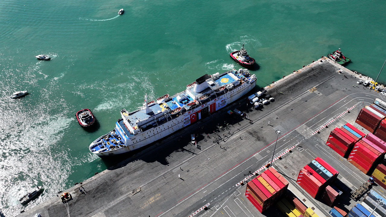 17. İyilik Gemisi Mersin'den uğurlandı! Bakan Yerlikaya: Gazze yeniden ayağa kalkacak - 3. Resim