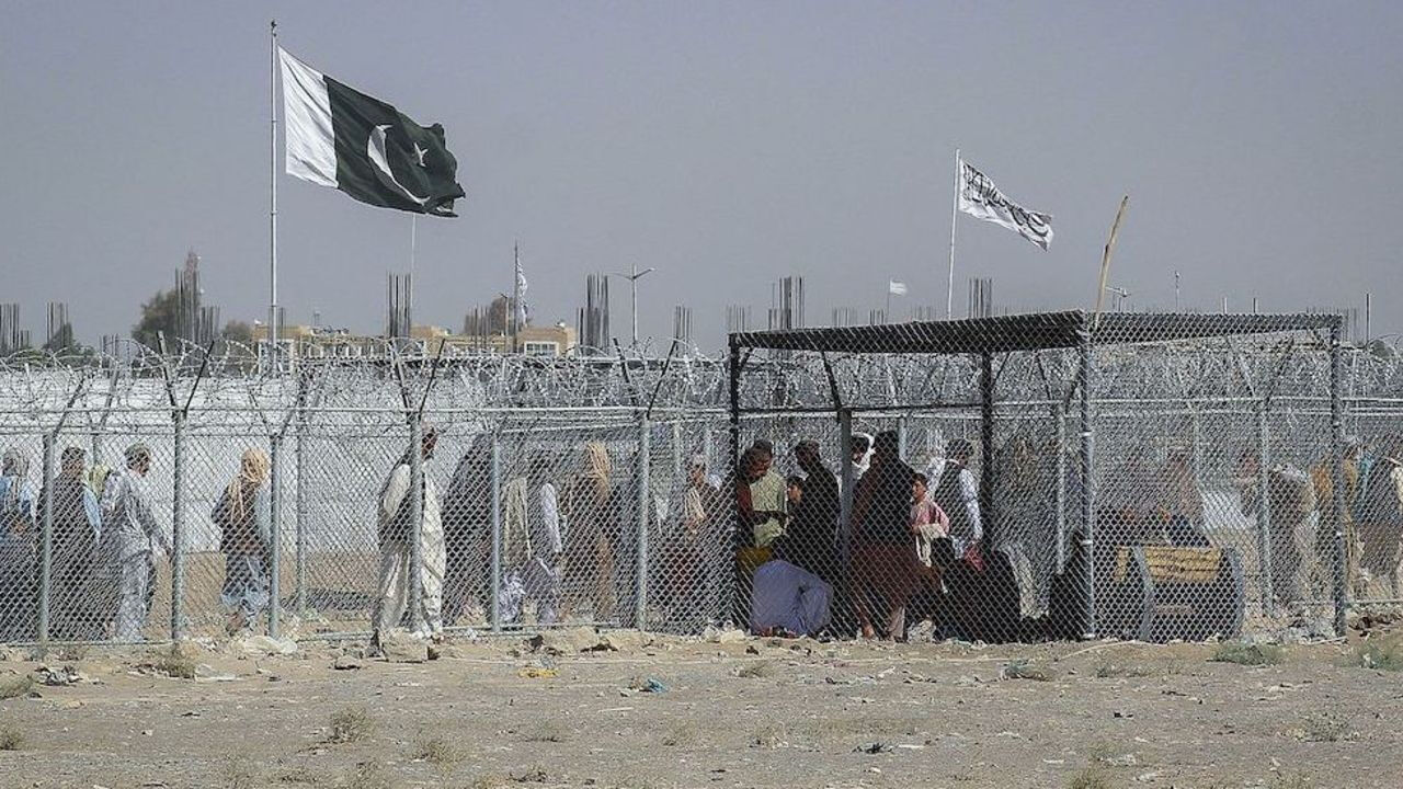 Afganistan-Pakistan sınırını yine karıştı! 'Sebepsiz saldırı' suçlaması - 1. Resim