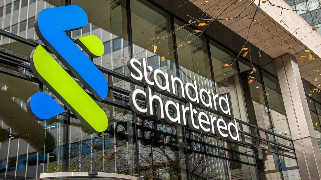 Altın yatırımcıları merak ediyor! İki dev bankadan altın tahmini - 2. Resim