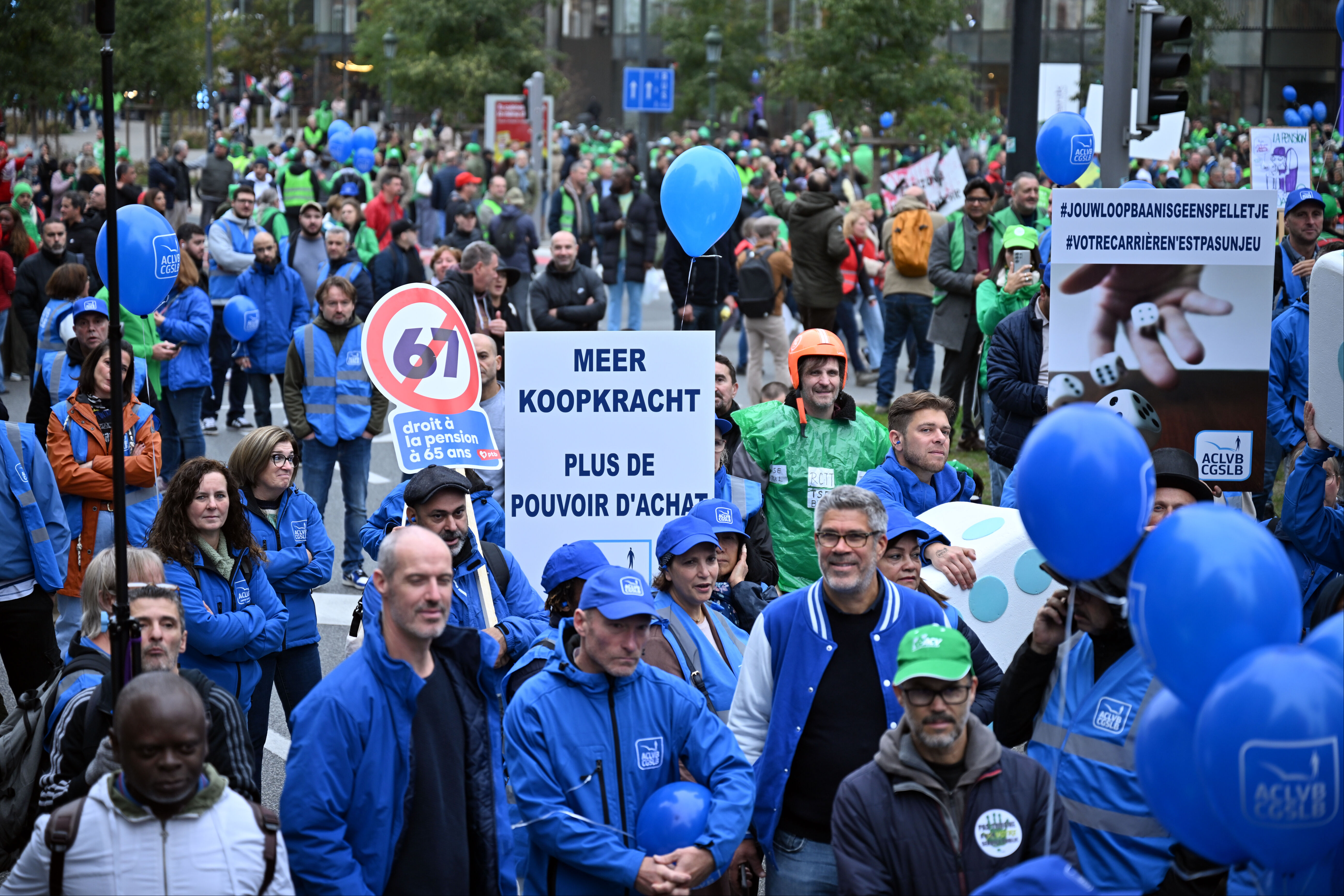 Belçika'da binlerce çalışan grevde: Uçuşlar durdu, kamu hizmetleri ve eğitim iptal Belçika'da binlerce çalışan grevde: Uçuşlar durdu, kamu hizmetleri ve eğitim iptal - 1. Resim