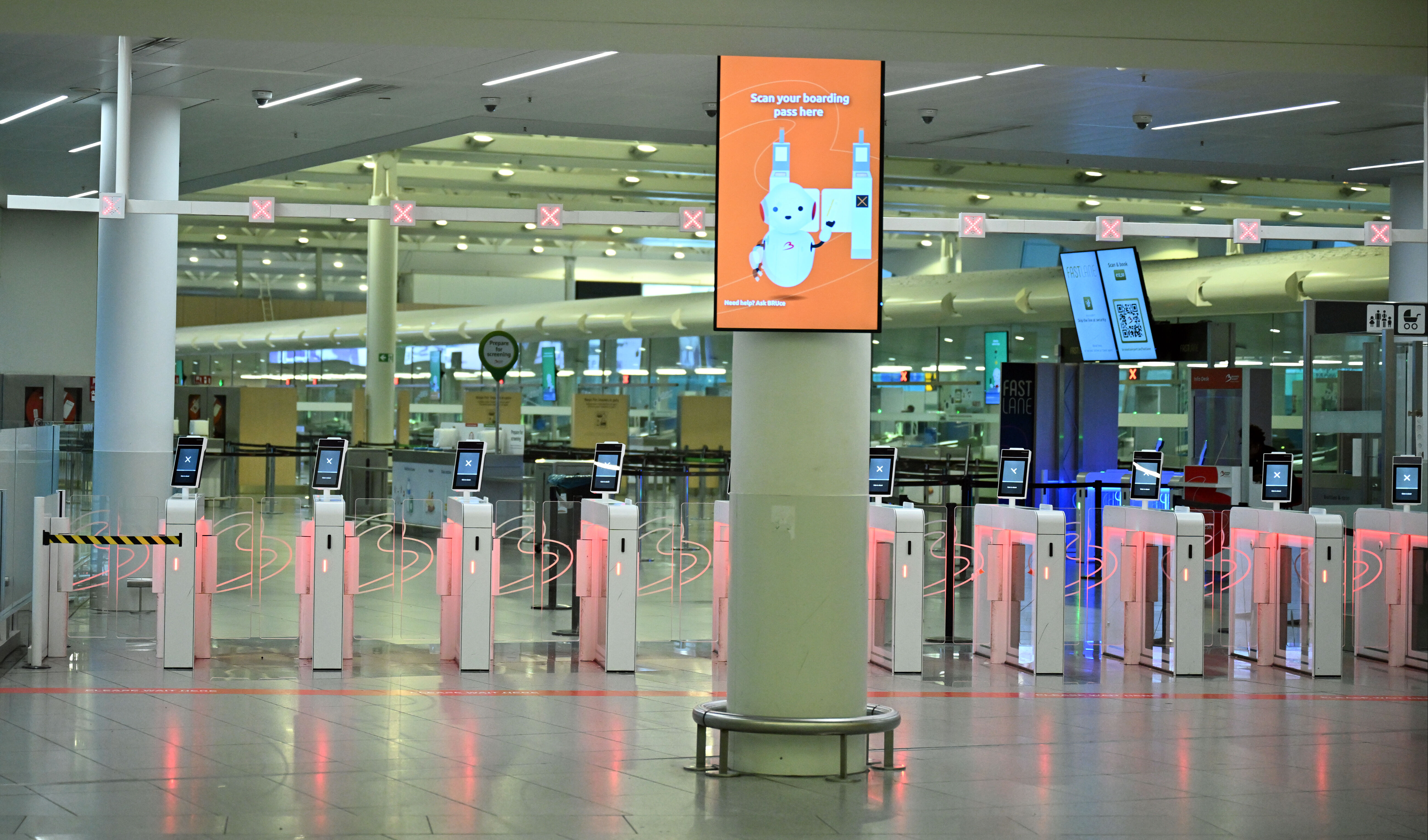 Belçika'da binlerce çalışan grevde: Uçuşlar durdu, kamu hizmetleri ve eğitim iptal Belçika'daki toplu grev, hayatı durma noktasına getirdi: Uçuşlar iptal edildi, eğitime ara verildi! - 3. Resim