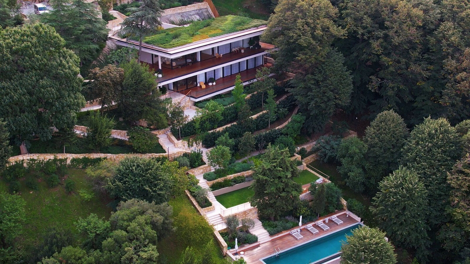 Boğaz'ın en güzel yerinde! Olaylı restorasyon bitti, işte Rus oligarkın lüks villası Boğaz'ın en güzel yerinde! Olaylı restorasyon bitti, işte Rus oligarkın lüks villası - 1. Resim