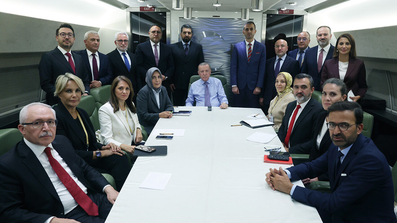 Cumhurbaşkanı Erdoğan'ın uçağında neler yaşandı? Ercan Seki 'Off the record' bilgidir diyerek açıkladı - 1. Resim