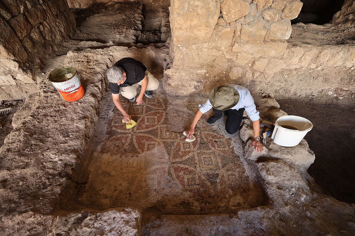 Değirmen temizliğinde 1500 yıllık mozaik buldu! Mardin'de heyecanlandıran keşif harekete geçirdi Değirmen temizliğinde 1500 yıllık mozaik buldu! Mardin'de heyecanlandıran keşif harekete geçirdi - 15. Resim
