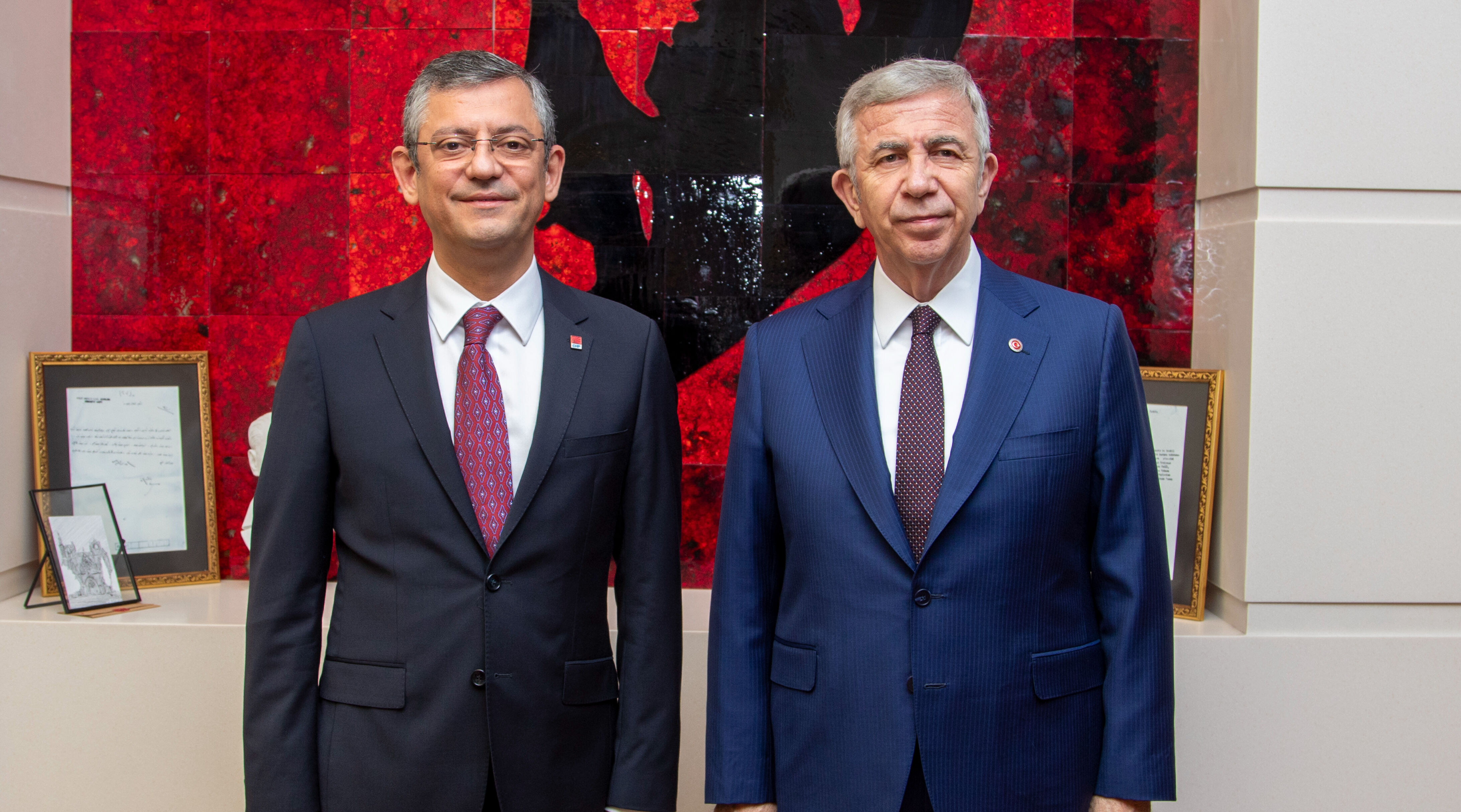Mansur Yavaş'tan, Özgür Özel'e sürpriz ziyaret! Gündemlerinde konser soruşturması var - 1. Resim