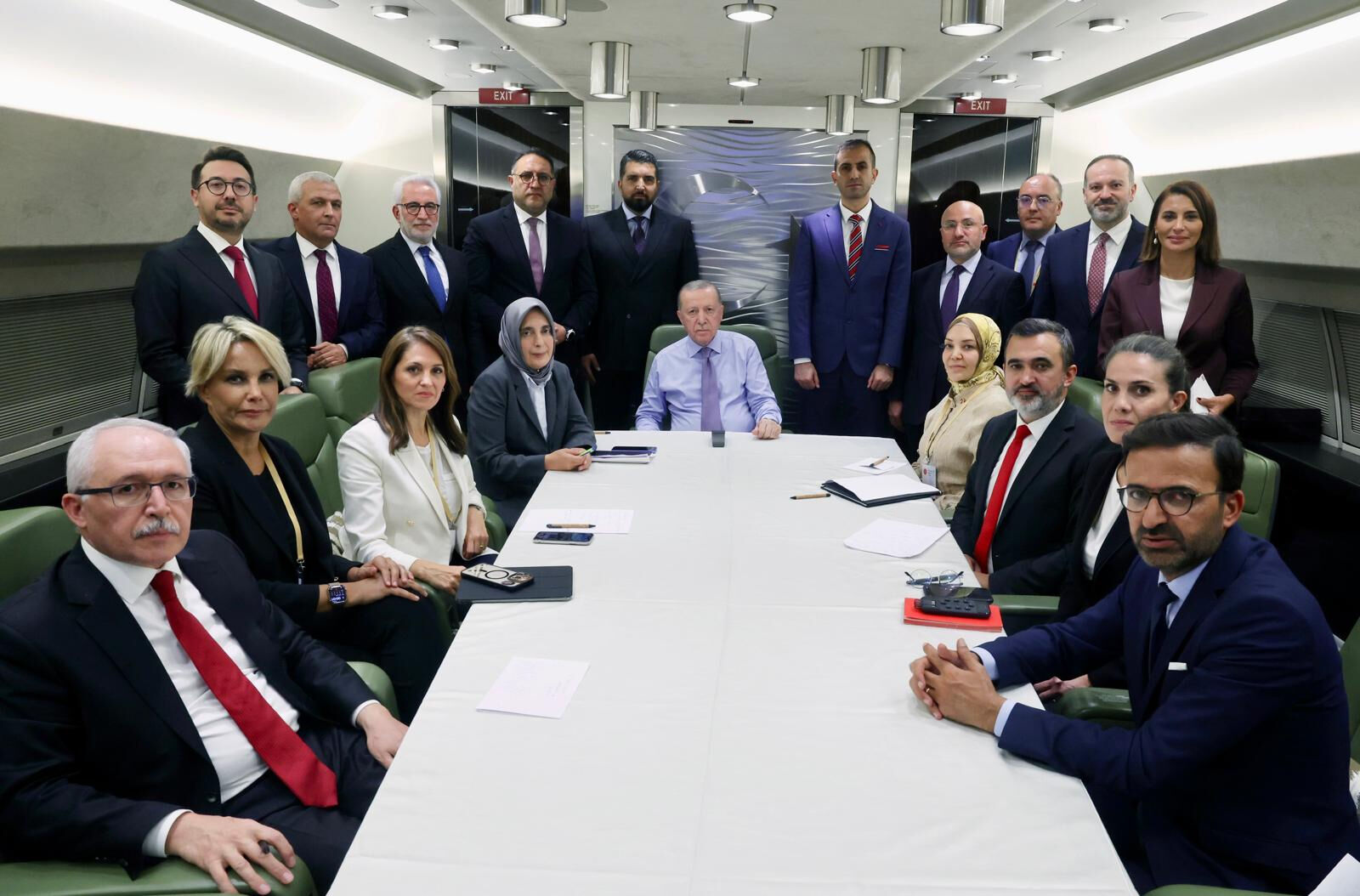 Özel'in AP ülkelerine çağrısına Erdoğan'dan ilk yorum: CHP bizi şaşırtmıyor Özel'in AP ülkelerine çağrısına Erdoğan'dan dikkat çeken yorum: CHP bizi şaşırtmıyor - 1. Resim
