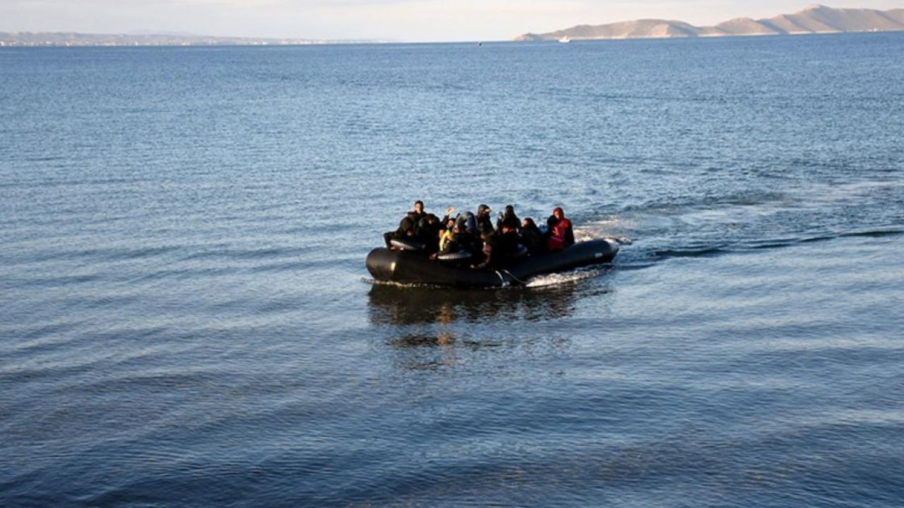 Rodos'ta göçmen faciası! 1'i çocuk 2 kişi öldü, 18 kişi kurtarıldı Rodos'ta göçmen faciası! 1'i çocuk 2 kişi öldü, 18 kişi kurtarıldı