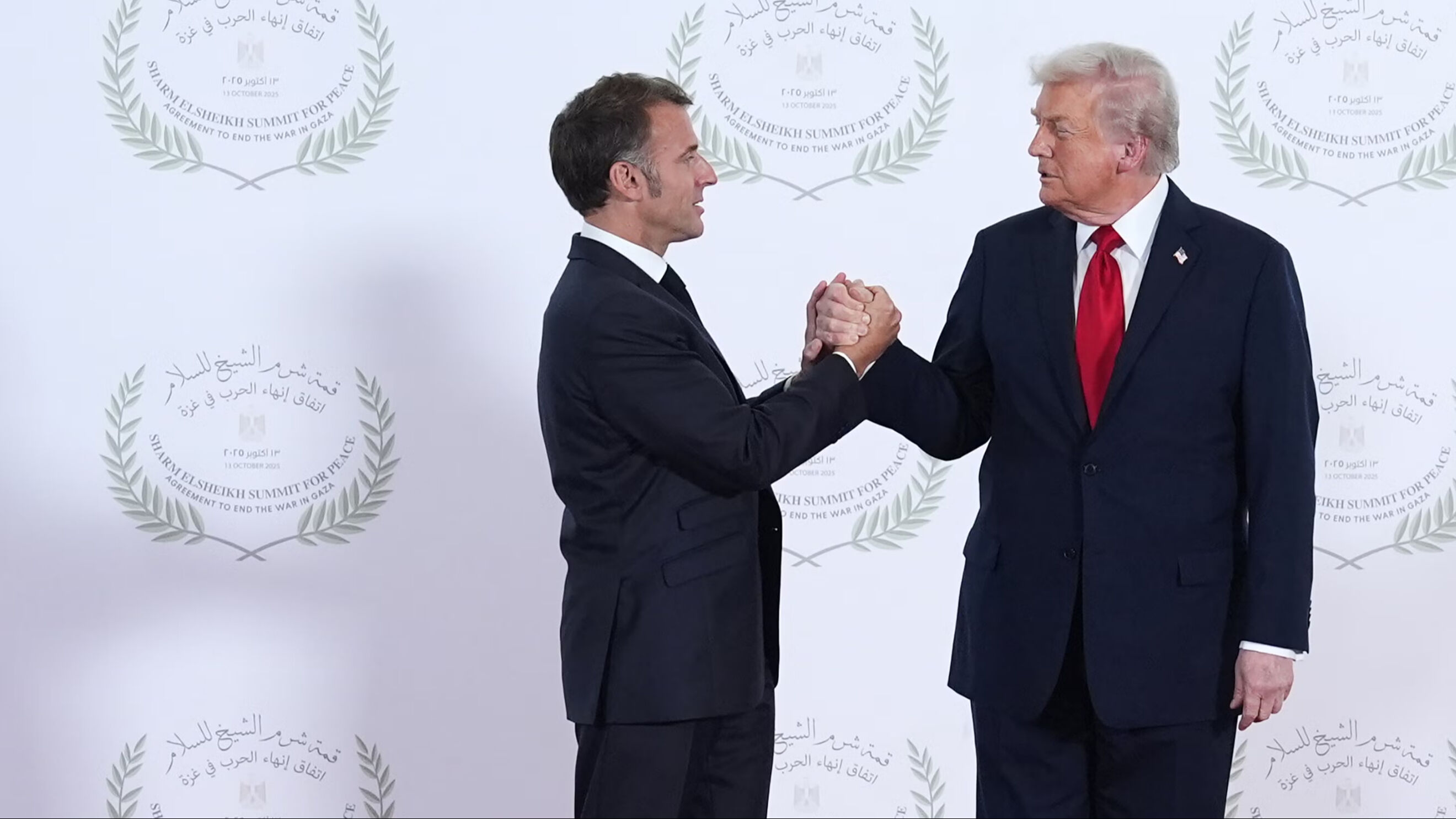 Trump ile Macron arasında 'soğuk bir savaş'! Gizemli tokalaşma ve 'yap da görelim' sözleri... - 2. Resim