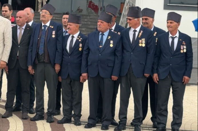 “Valiye şemsiye var, gazilere yok” haberini yapan İHA muhabiri gözaltına alındı! - 2. Resim