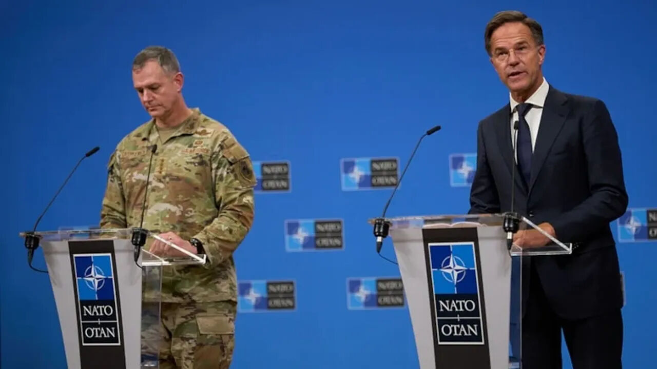 35 bin önleyici İHA geliyor! NATO Rus tehdidine karşı düğmeye bastı NATO Genel Sekreteri Mark Rutte, müttefik savunma bakanlarının son dönemde yaşanan hava sahası ihlalleri ışığında İttifak'ın savunmasını güçlendirme, Ukrayna'nın da bu anlamda desteklenmesini sağlama odaklı bir gündemle bir araya geldiklerini söyledi.