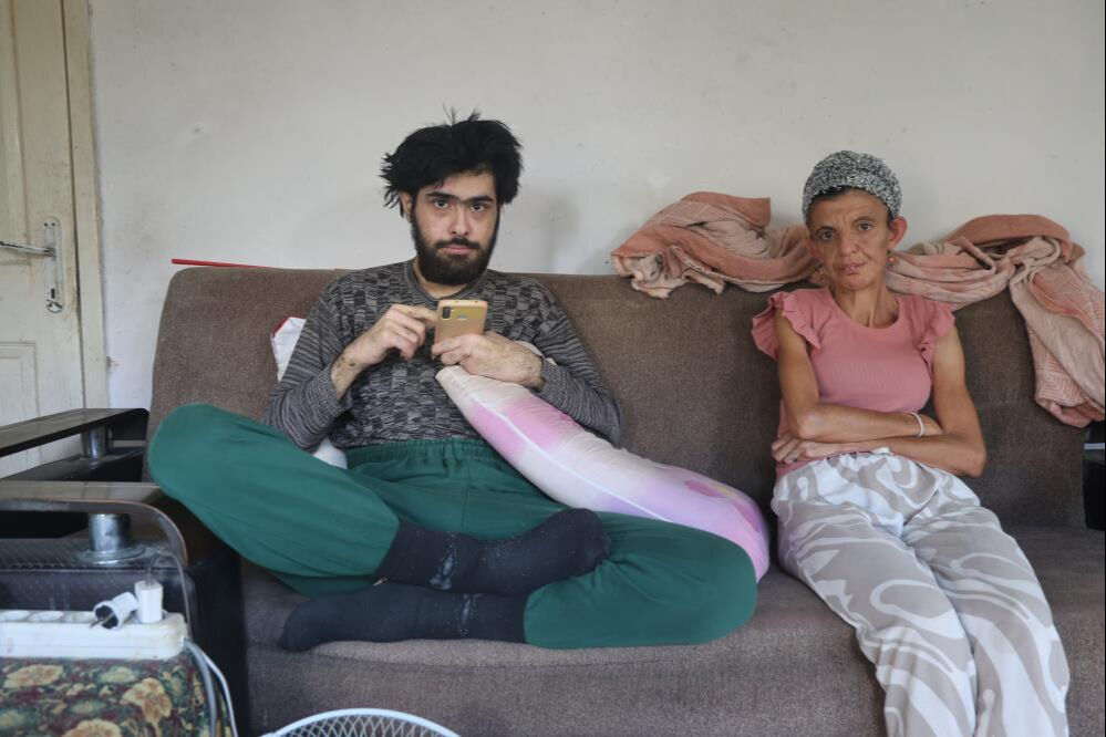 6 Şubat depremi hayatını kararttı! 3 yıldır evden çıkmıyor, banyo yapmıyor, tırnak kesmiyor... - 1. Resim