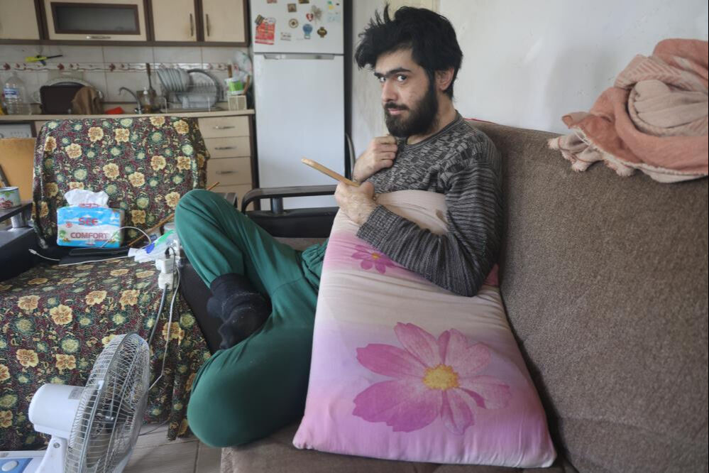 6 Şubat depremi hayatını kararttı! 3 yıldır evden çıkmıyor, banyo yapmıyor, tırnak kesmiyor... - 4. Resim