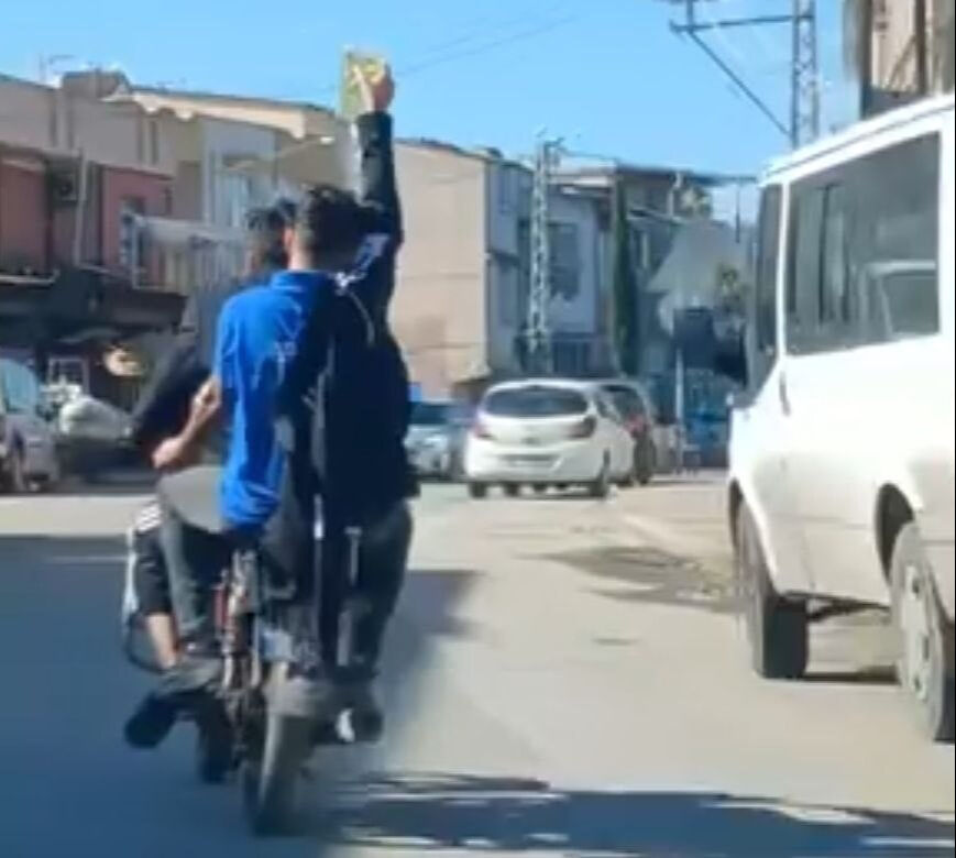 Adana'da akıllara durgunluk veren görüntü! Serum takılı halde motosikletle yolculuk yaptı - 1. Resim