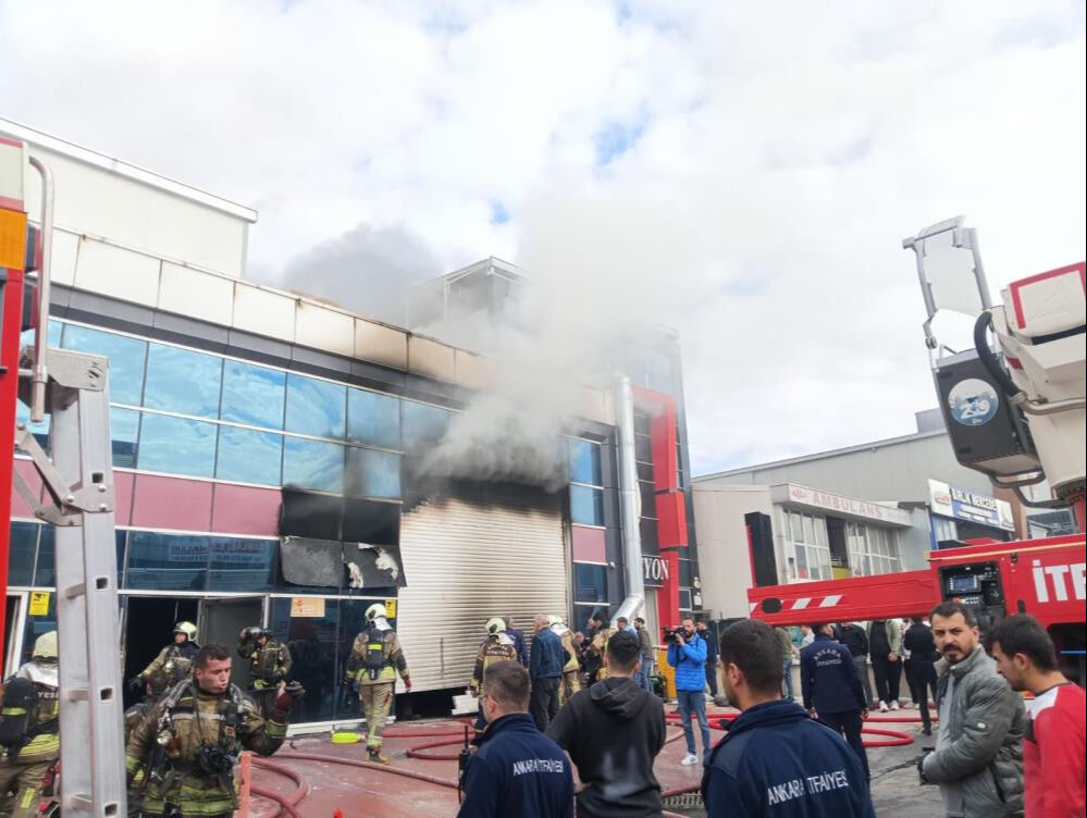 Ankara OSTİM'de yangın paniği! Büyük hasar var - 1. Resim