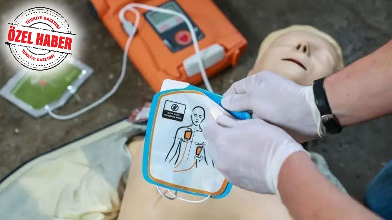 Bakanlıktan hayat kurtaracak hamle! Şok cihazları artık her yerde olacak Bakanlıktan hayat kurtaracak hamle! Şok cihazları artık her yerde olacak