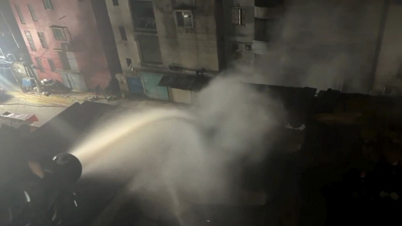 Bangladeş'te tekstil fabrikasında yangın! Çok sayıda ölü var - 1. Resim