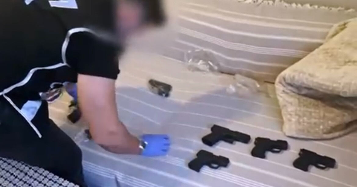 Bursa’da film sahnesi gibi operasyon: Çirkinler ve Daltonlar yakalandı, çuvallar ortaya saçıldı - 1. Resim