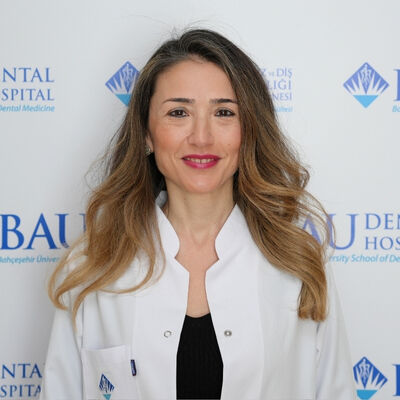 Diş hekimliğinde yeni çağ: Milimetrik görüntüyle maksimum tedavi başarısı! Mikroskoplu tedavilerle diş kaybı engelleniyor Bahçeşehir Üniversitesi Ağız ve Diş Sağlığı Hastanesi Endodonti Ana Bilim Dalından Dr. Öğr. Üyesi İpek Öreroğlu