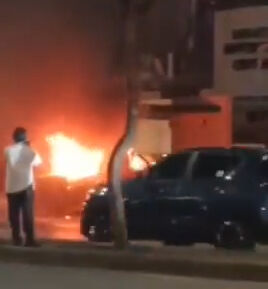 Ekvador'da AVM önünde patlama! Ölü ve yaralılar var - 1. Resim