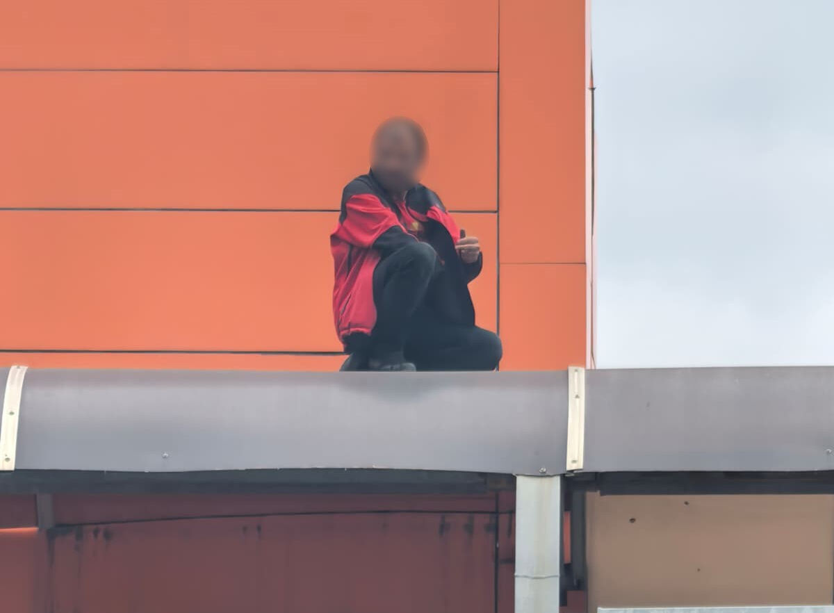 Eşi ayrılmak istedi, bunalıma girip atlamaya çalıştı! - 2. Resim