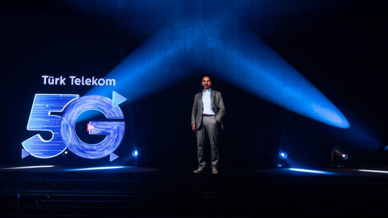 İletişimde yeni çağ 5G ile başlıyor! Türk Telekom’dan hologramlı canlı bağlantı deneyimi İletişimde yeni çağ 5G ile başlıyor! Türk Telekom’dan hologramlı canlı bağlantı deneyimi