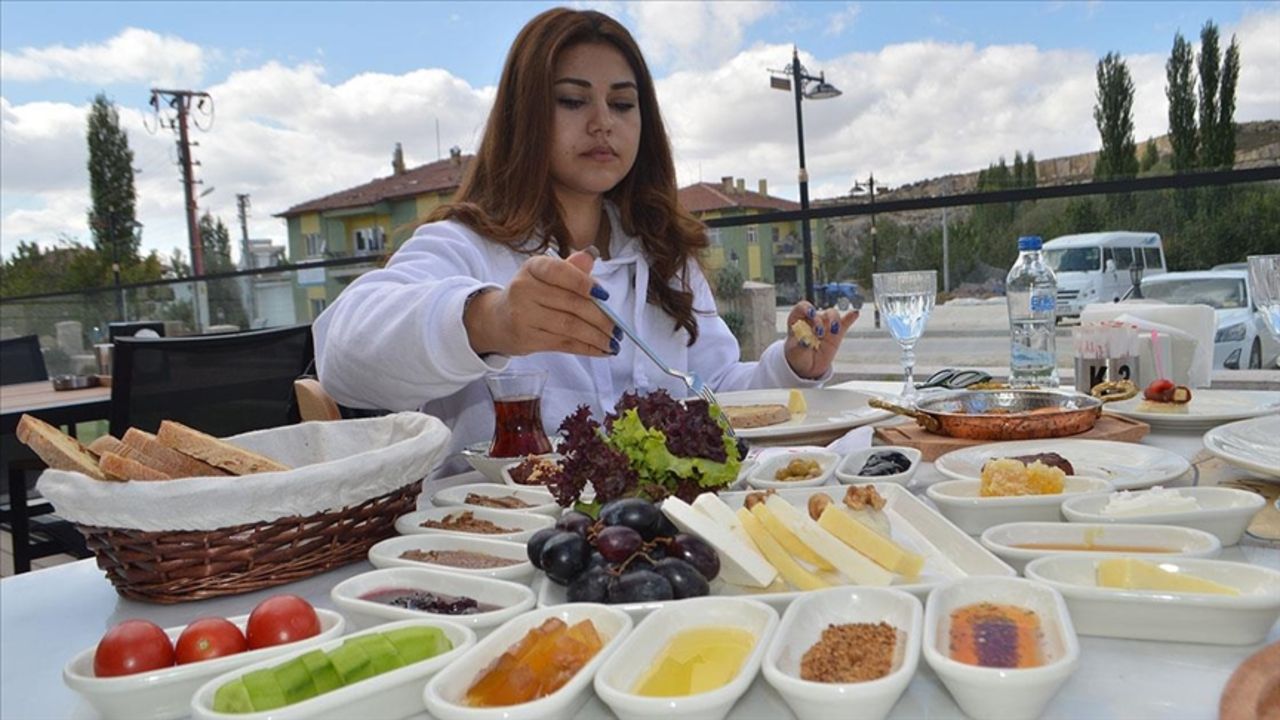 Kahvaltıyı atlayanlar dikkat! Uzmanlar uyarıyor, birçok hastalığa davetiye çıkarıyor Kahvaltıyı atlayanlar dikkat! Uzmanlar uyarıyor, birçok hastalığa davetiye çıkarıyor