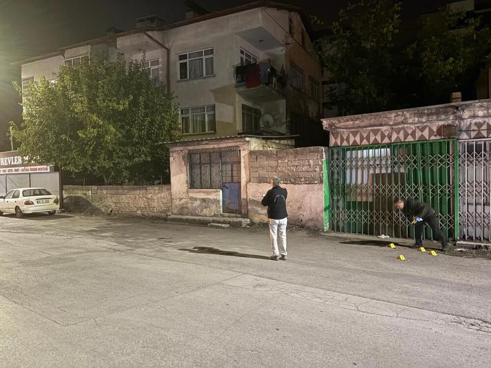 Kayseri'de sıcak saatler! Gece yarısı evi kurşuna dizildi, polis peşinde - 1. Resim