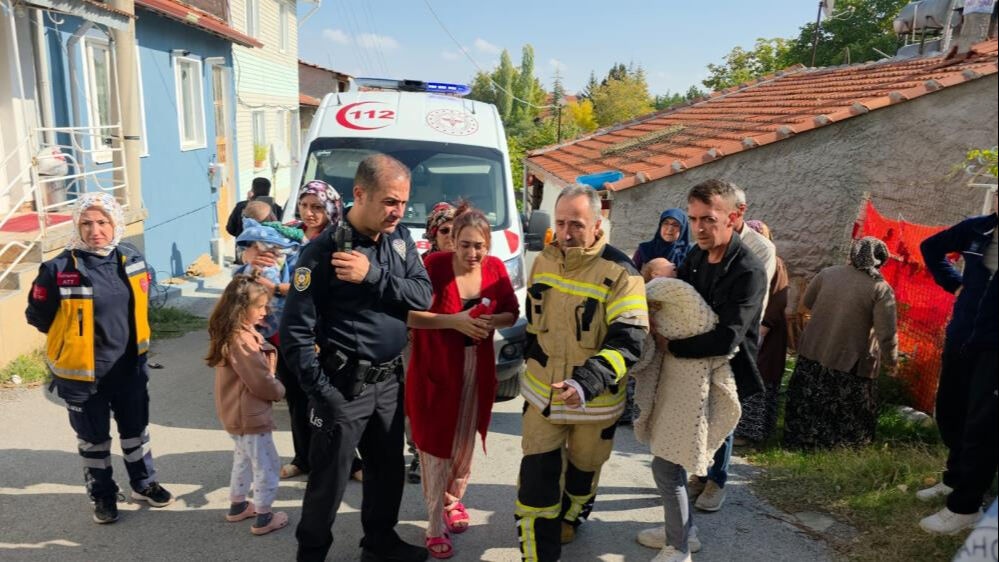 Kütahya'da yürekler ağza geldi! Anne iki çocuğunun hayatını böyle kurtardı - 1. Resim