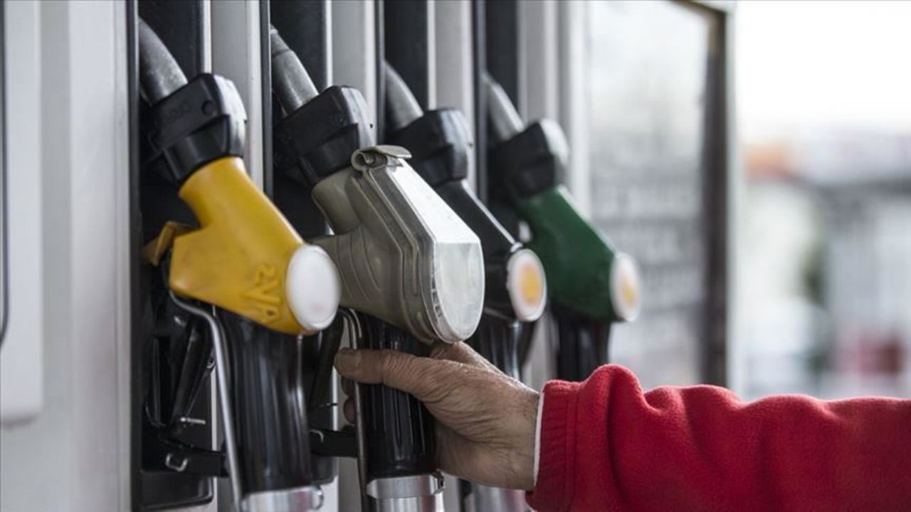 Petrol ucuzladı, akaryakıta indirim geliyor! Benzinde tabela hafta sonu değişecek Petrol ucuzladı, akaryakıta indirim geliyor! Benzinde tabela hafta sonu değişecek