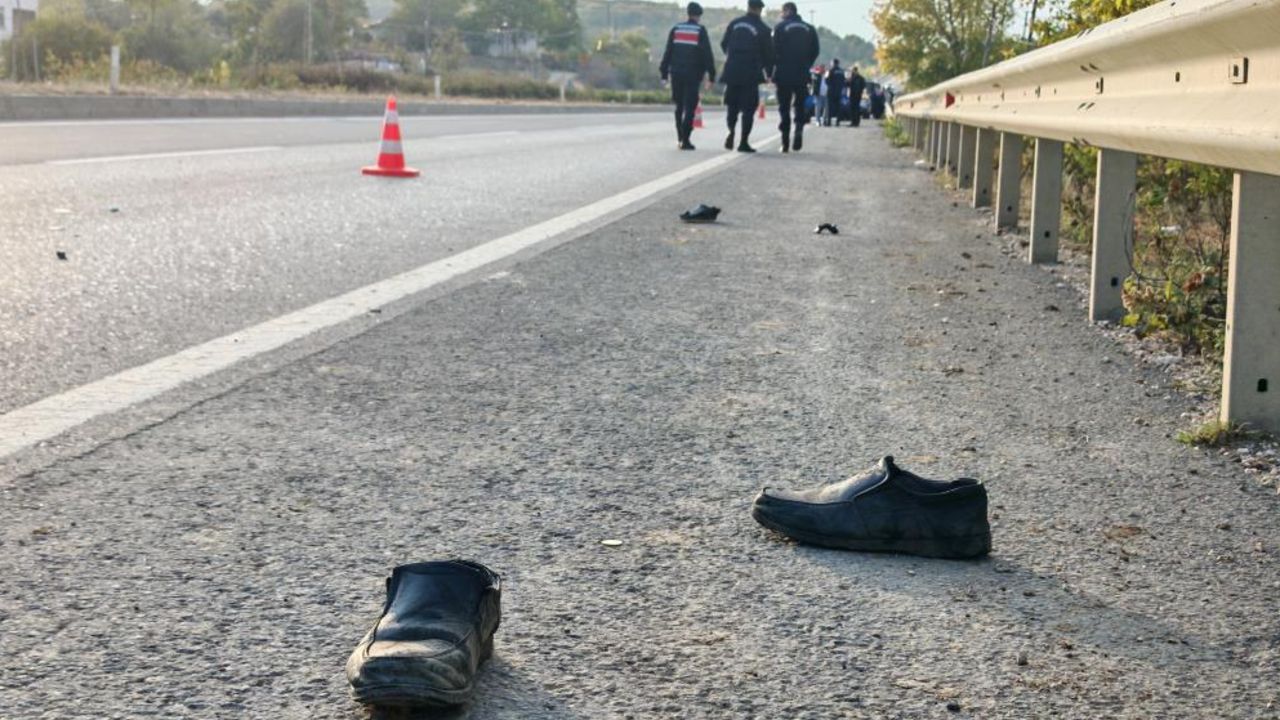 Tekirdağ'da feci ölüm! Evine giden adamı tur otobüsü ezdi Tekirdağ'da feci ölüm! Evine giden adamı tur otobüsü ezdi