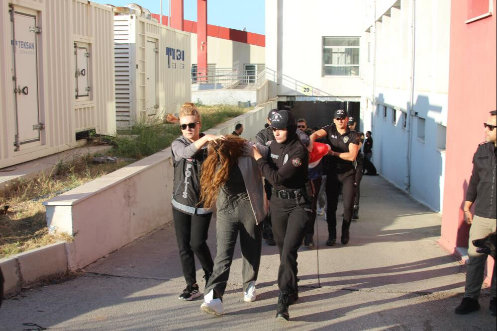 'Bayğaralar'a 10 ilde eş zamanlı operasyon! 106 kişi adliyeye sevk edildi - 1. Resim