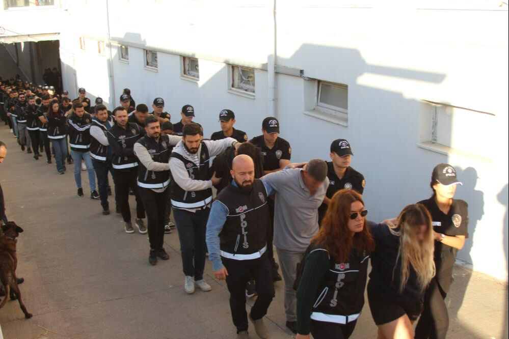 'Bayğaralar'a 10 ilde eş zamanlı operasyon! 106 kişi adliyeye sevk edildi - 3. Resim