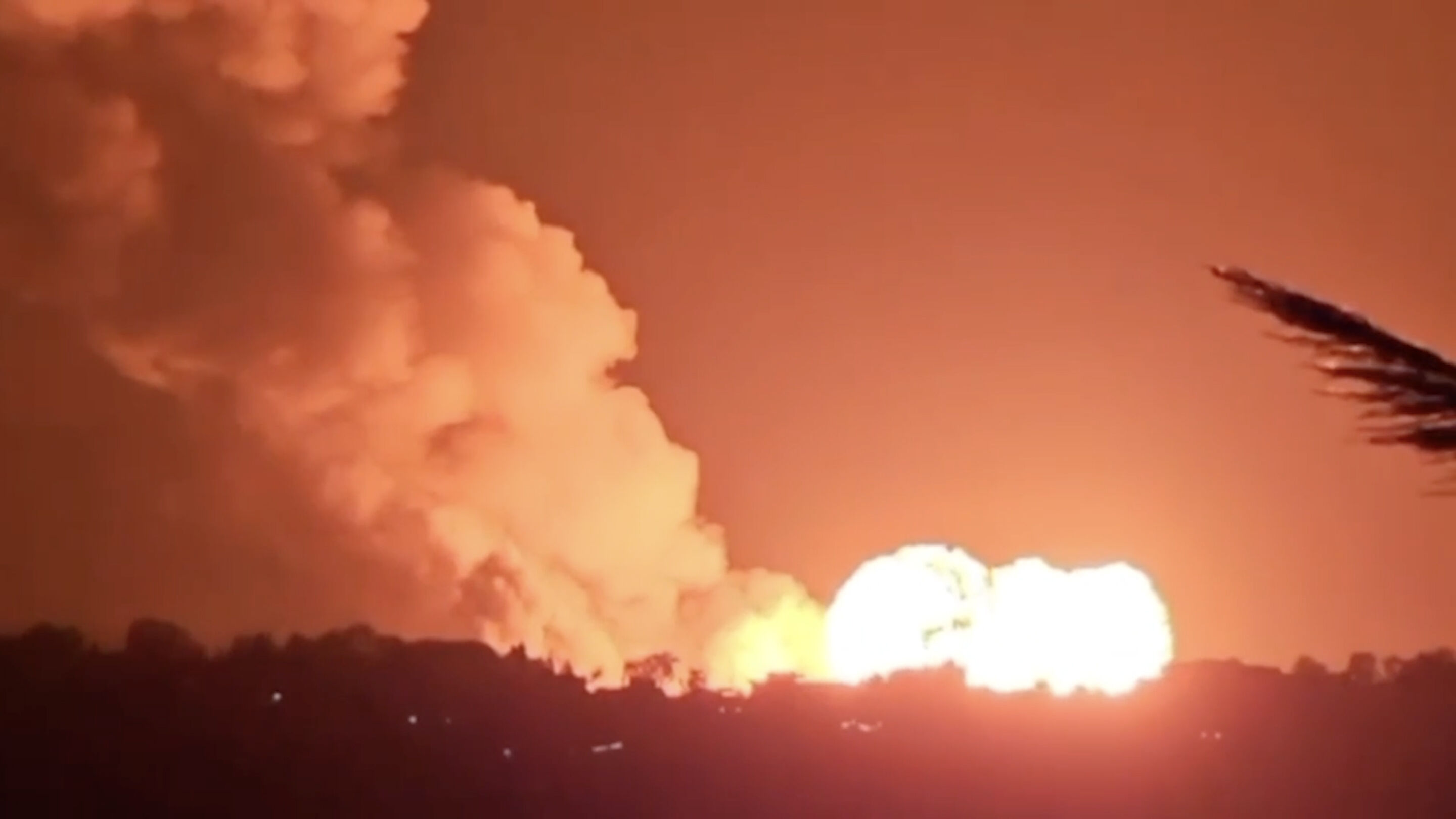 İsrail ateşkesi yine ihlal etti! Lübnan’a ağır hava saldırısı - 1. Resim