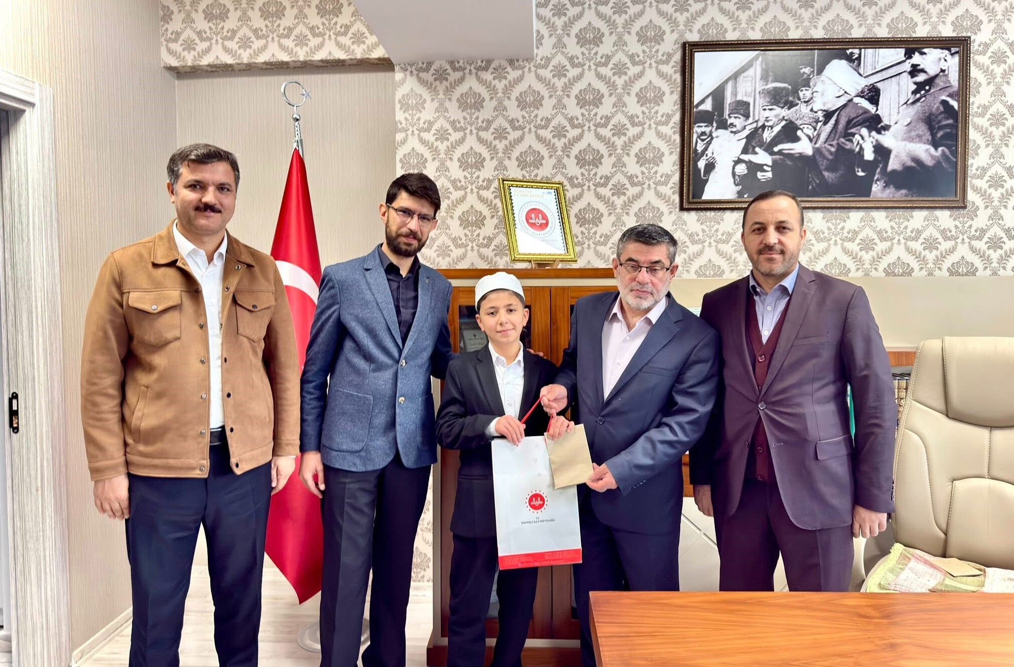 Kur'an-ı Kerim'i 3 ayda ezberleyerek hafız oldu!