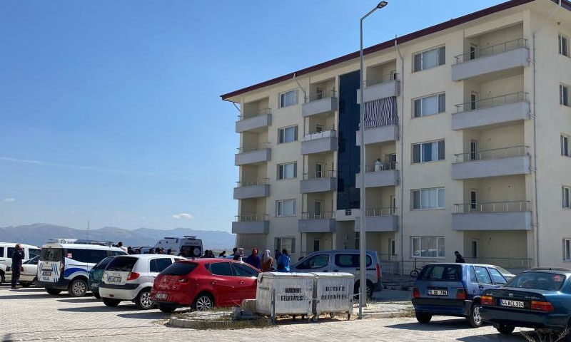 Silah sesini duyan yakınları eve koştu! İnfaz koruma memuru Cem Çağla'nın şüpheli ölümü... Silah sesini duyan yakınları eve koştu! İnfaz koruma memuru Cem Çağla'nın şüpheli ölümü... - 2. Resim