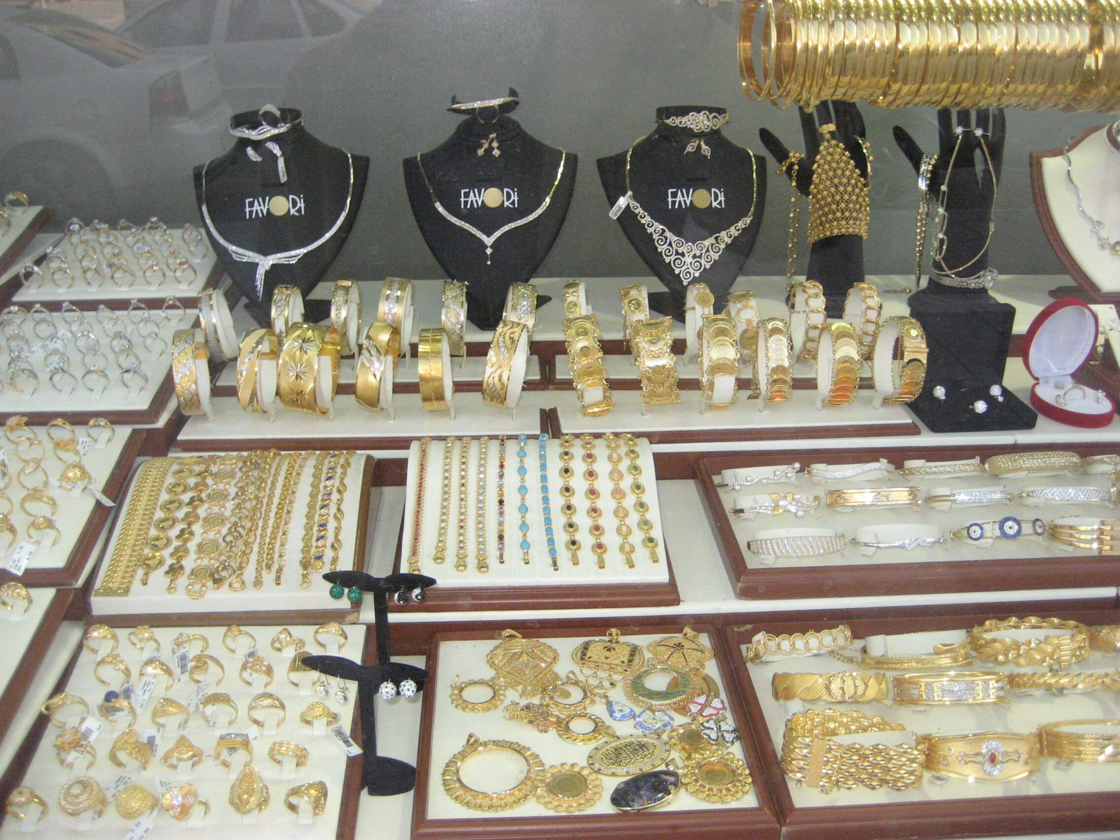 Altın yatırımcısı da alacaklısı da diken üstünde! İslam Memiş 