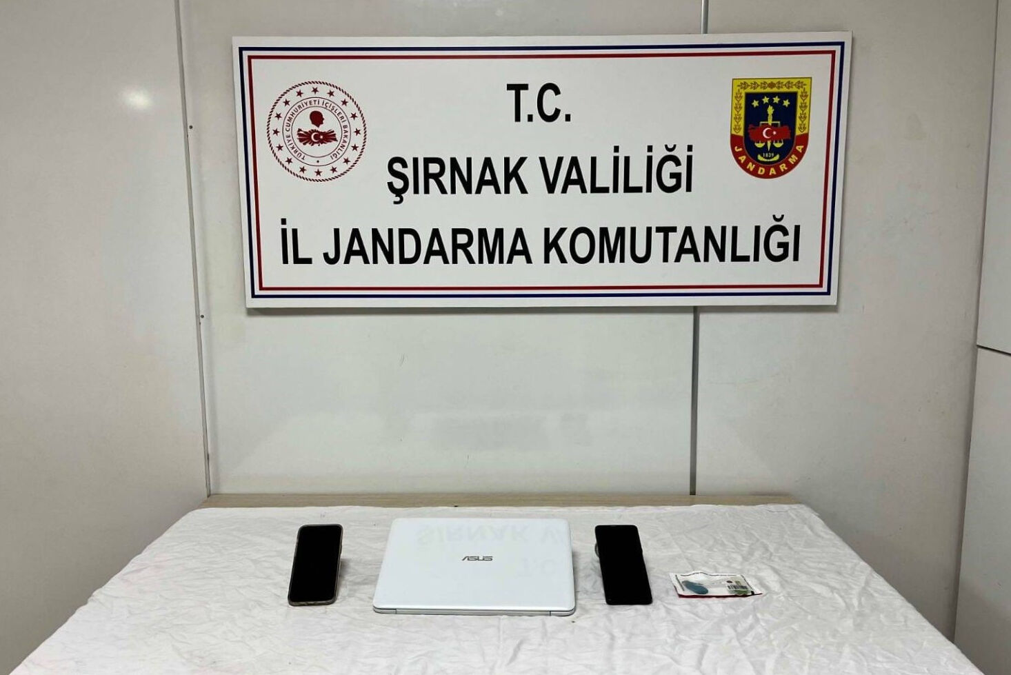 Başsavcının adını kullanıp 5 bin dolar istemişler! 2 polis tutuklandı - 1. Resim